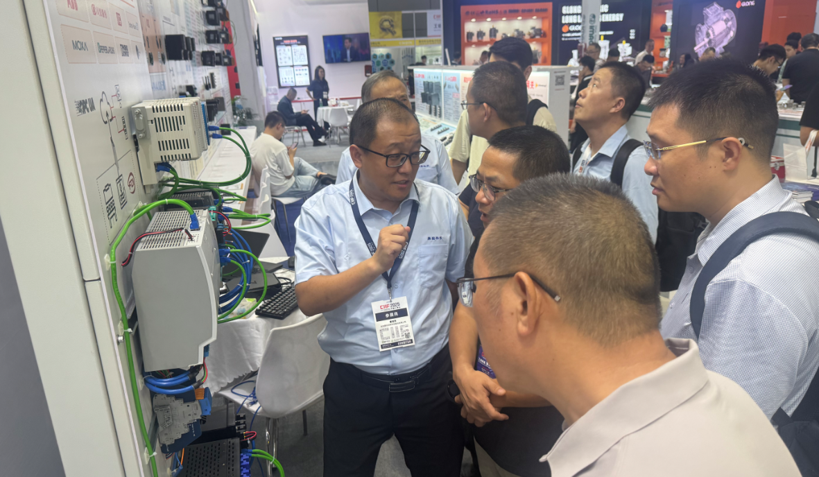 上海工博會第一天 | 鼎實APL技術(shù)展品吸引大批觀眾交流